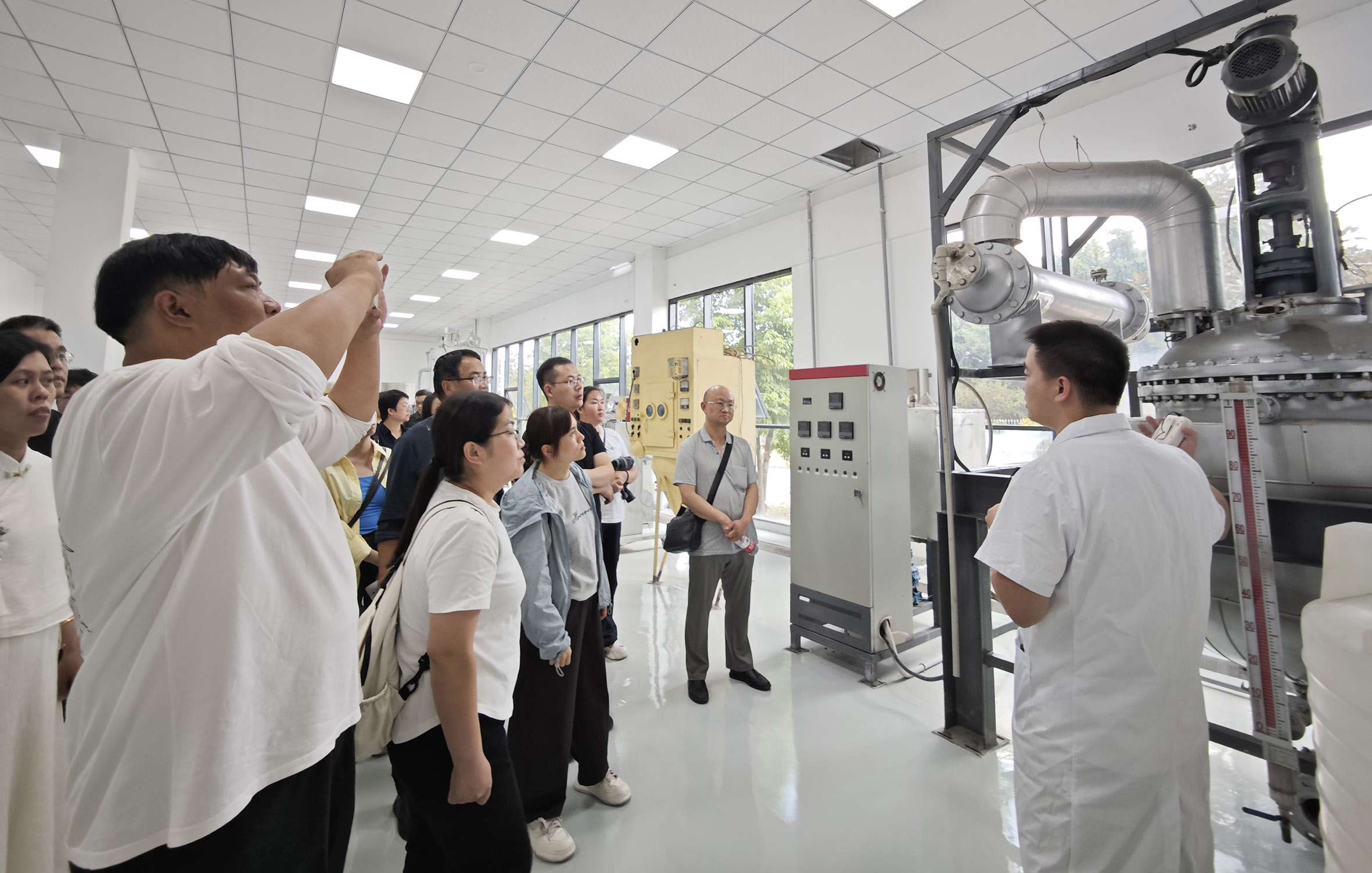 井矿盐检测中心迎来全国盐业质检会议代表参观交流